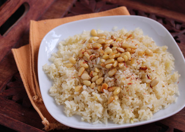 Рис с шафраном и кедровыми орешками
