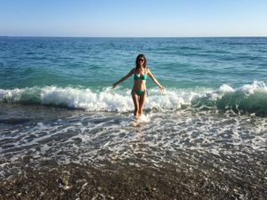 Девушка и море