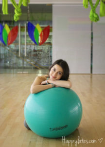 Девушка с футболом, фитнес-клуб I love fitness